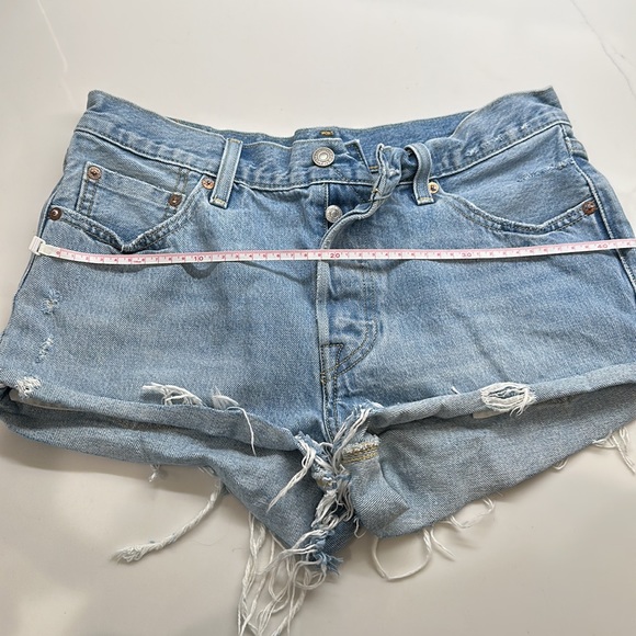 Levi 501 jean shorts - Picture 6 of 8
